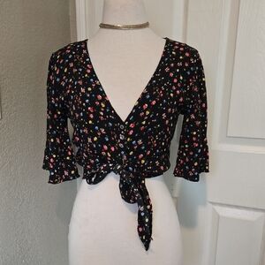 Olivaceous Black Floral Tie-Front Crop Top Size M